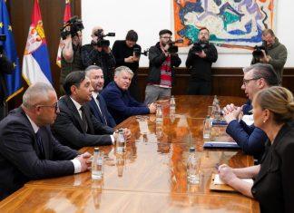 KONSULTACIJE U PREDSEDNIŠTVU SRBIJE Vučić razgovara sa predstavnicima tri stranke (FOTO, VIDEO) konsultacije-u-predsednistvu-srbije-vucic-razgovara-sa-predstavnicima-tri-stranke-(foto,-video)