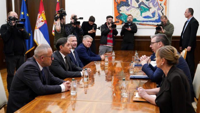 konsultacije-u-predsednistvu-srbije-vucic-razgovara-sa-predstavnicima-tri-stranke-(foto,-video)