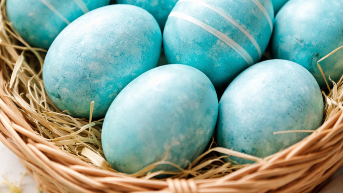 ovi-nacini-farbanja-jaja-su-hit-medu-modernim-domacicama:-deluju-kao-da-ste-se-pomucili,-a-sve-traje-10-minuta
