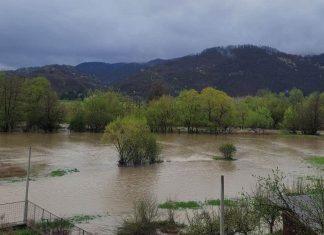 (FOTO) IZLILA SE ZAPADNA MORAVA! Apokaliptične scene kod Požege: Polja potopljena, putevi prekinuti! (foto)-izlila-se-zapadna-morava!-apokalipticne-scene-kod-pozege:-polja-potopljena,-putevi-prekinuti!