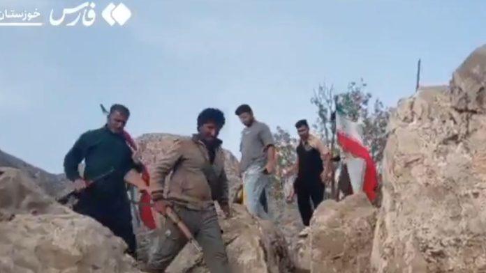 (video)-“ne-brinite,-pronaci-cemo-ga!”-osvanuo-dramatican-snimak-iz-irana:-pleme-naoruzano-do-zuba-krenulo-u-lov-na-trampovog-pilota