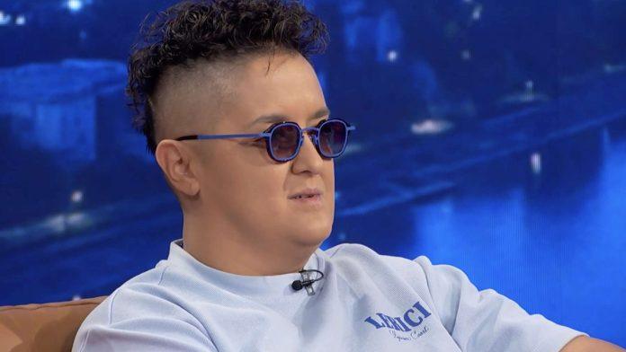 “ako-je-to-njegova-zelja,-majka-ce-pomoci”-marija-serifovic-kod-goce-trzan-u-emisiji-“show-stoperka”-otvorila-dusu-o-sinu-mariu-i-karijeri:-“ponesem-pastetu-kad-letim-biznis-klasom”