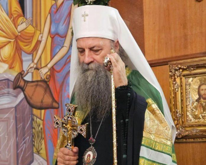 patrijarh-porfirije-posetio-univerzitetsku-deciju-kliniku-u-beogradu:-darivao-ih-prigodnim-poklonima