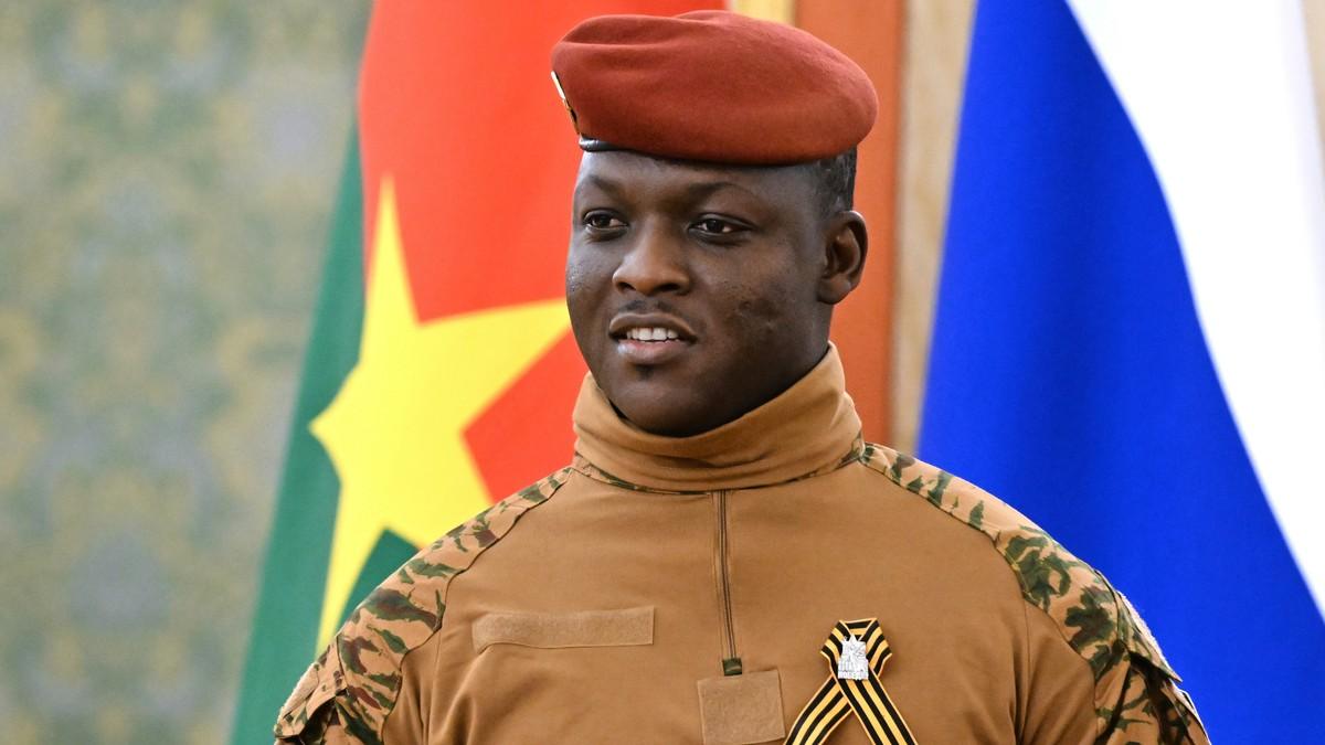 vojni-lider-burkine-faso-traore:-“ljudi-moraju-da-zaborave-na-demokratiju,-to-nije-za-nas” vojni-lider-burkine-faso-traore:-“ljudi-moraju-da-zaborave-na-demokratiju,-to-nije-za-nas”