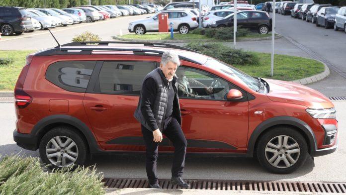 on-je-jedan-od-najobrazovanijih-ljudi-na-estradi-ni-cerki-nije-dozvolio-da-ostane-bez-diplome-drzavnog-fakulteta:-“bila-je-na-proveri-u-rts-u”