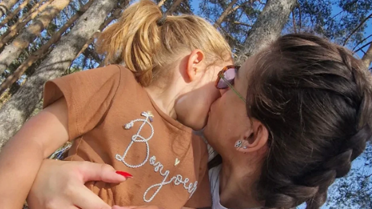 cerka-poznate-srpkinje-prosla-kroz-pakao-sa-egipcaninom-kome-je-rodila-cerku:-sad-odvela-naslednicu-u-crkvu-za-vrbicu,-pokazala-kako-danas-zivi cerka-poznate-srpkinje-prosla-kroz-pakao-sa-egipcaninom-kome-je-rodila-cerku:-sad-odvela-naslednicu-u-crkvu-za-vrbicu,-pokazala-kako-danas-zivi