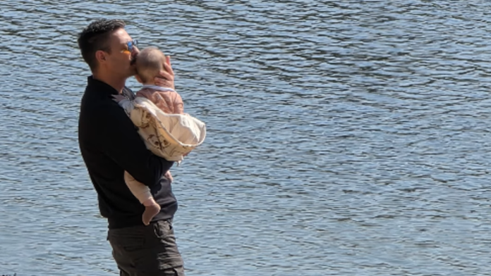 vikend-sa-ocem-na-adi-ciganliji-glumac-dobio-sina-u-46.-godini,-sad-ga-odveo-na-popularno-beogradsko-setaliste:-ljubi-naslednika-u-glavu-i-puca-od-ponosa