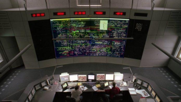 ovako-izgleda-posao-dispecera:-plata-i-do-1.400-e,-a-radnog-vremena-nema