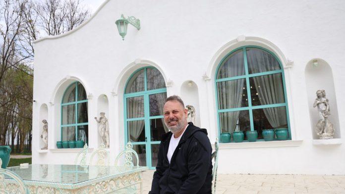 (video)-“prodao-sam-zdravlje-za-pare”-posetili-smo-branka-babica-u-ratkovu-posle-udesa,-kopce-na-glavi-i-bolovi,-tu-su-supruga-i-blizanci:-“zelim-sestoro-dece”