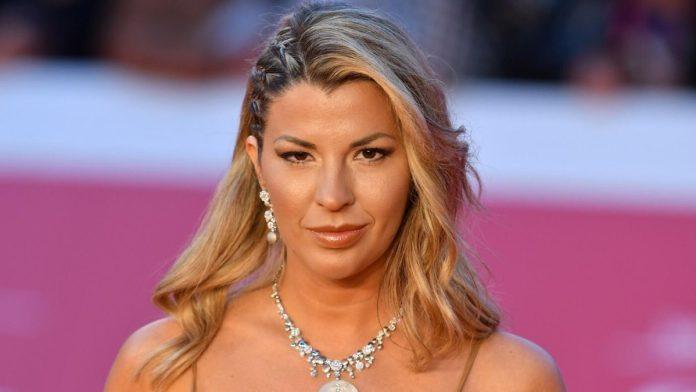 (foto)-skandal-trese-zemlju-eu!-ozenjeni-ministar-(62)-u-tajnoj-vezi-sa-fatalnom-manekenkom-(34),-premijerka-u-problemu-do-guse