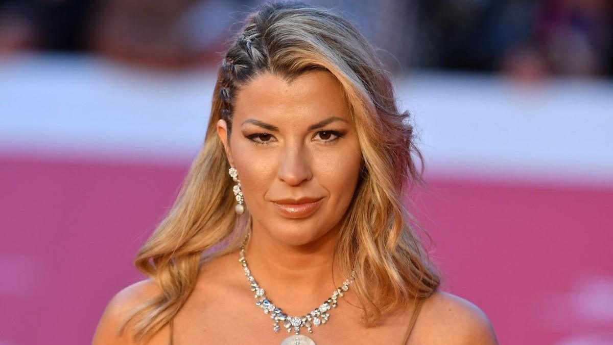 (foto)-skandal-trese-zemlju-eu!-ozenjeni-ministar-(62)-u-tajnoj-vezi-sa-fatalnom-manekenkom-(34),-premijerka-u-problemu-do-guse (foto)-skandal-trese-zemlju-eu!-ozenjeni-ministar-(62)-u-tajnoj-vezi-sa-fatalnom-manekenkom-(34),-premijerka-u-problemu-do-guse