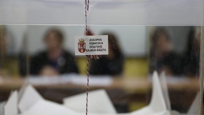 lokalni-izbori-se-ponavljaju-na-jednom-birackom-mestu-u-bajinoj-basti-i-arandelovcu