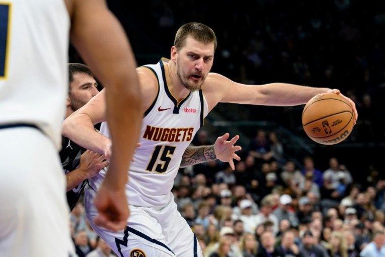 brutalni-jokic-srusio-sparse:-srbin-brojao-do-40,-bio-na-korak-do-novog-tripl-dabla-(foto,-video) brutalni-jokic-srusio-sparse:-srbin-brojao-do-40,-bio-na-korak-do-novog-tripl-dabla-(foto,-video)
