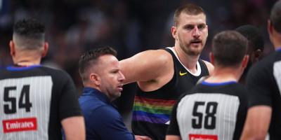 jokic-dobio-zestoki-udarac-u-glavu!-krv-odmah-siknula-(video) jokic-dobio-zestoki-udarac-u-glavu!-krv-odmah-siknula-(video)