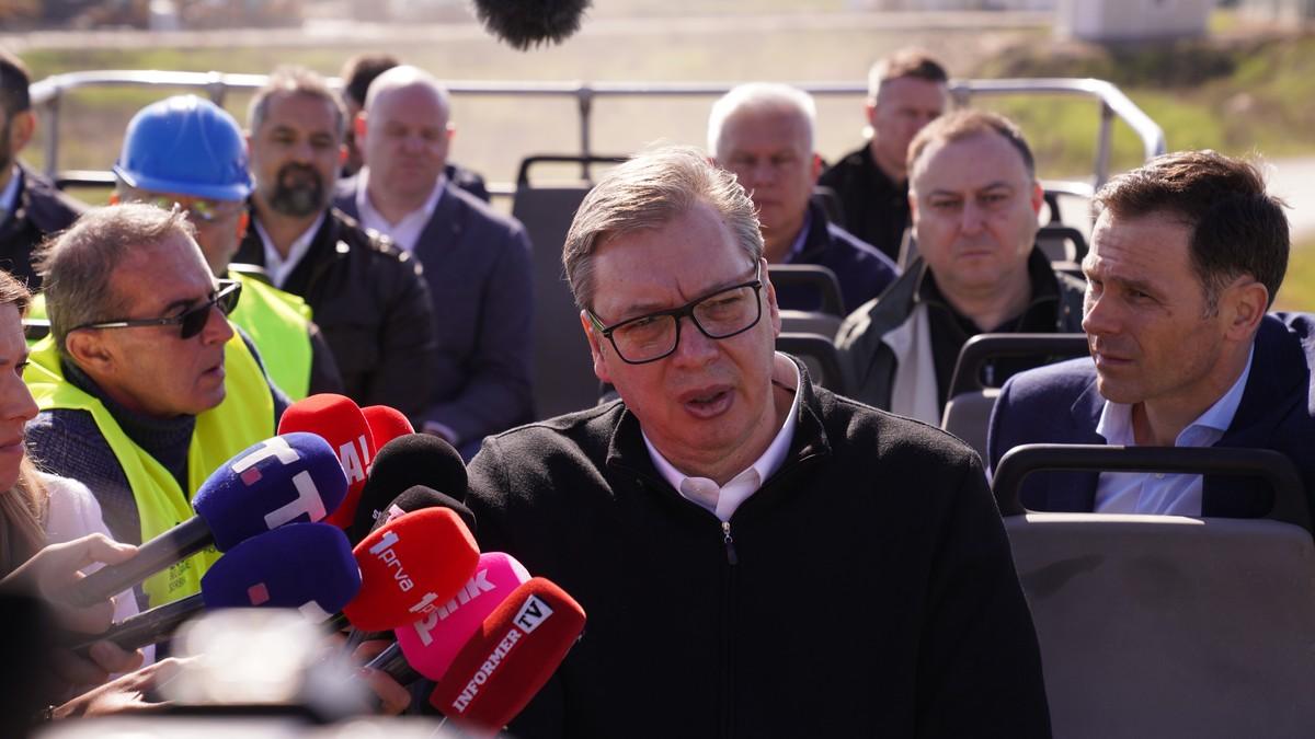 “1500-stanova,-8.000-dogadaja!”-vucic-obilazi-gradiliste-ekspa:-uskoro-krecu-i-radovi-na-auto-putu-vozd-karadorde
