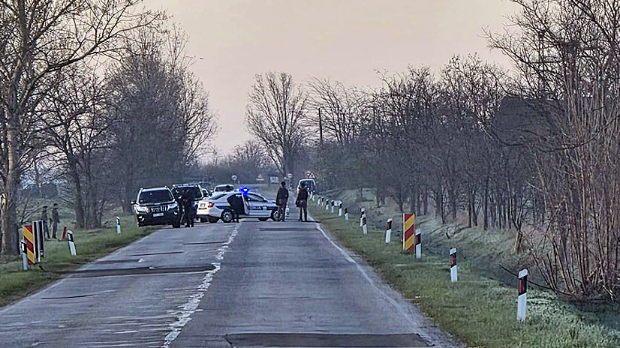 Полиција-и-војска-претражују-терен-у-близини-гасне-станице-код-Кањиже