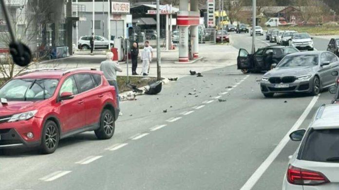 delovi-vozila-rasuti-po-putu-teska-nesreca-na-putu-uzice-pozega,-sudarila-se-dva-automobila-(foto)