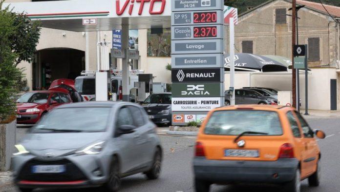 panika-u-francuskoj-na-benzinskim-pumpama:-nestasica-goriva-zavladala-sirom-zemlje,-ljudi-hrle-da-popune-zalihe