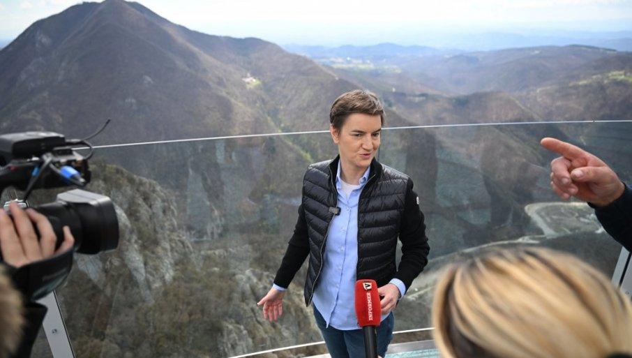 brnabic-obisla-vidikovac-na-kablaru:-ocekujemo-upotrebnu-dozvolu-za-mesec-dana brnabic-obisla-vidikovac-na-kablaru:-ocekujemo-upotrebnu-dozvolu-za-mesec-dana