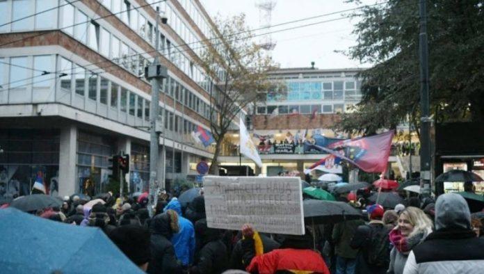 martina-truje-narod-dok-joj-tatica-suruje-sa-stimcem!-cumetova-cerka-prodavala-lekove-na-crno