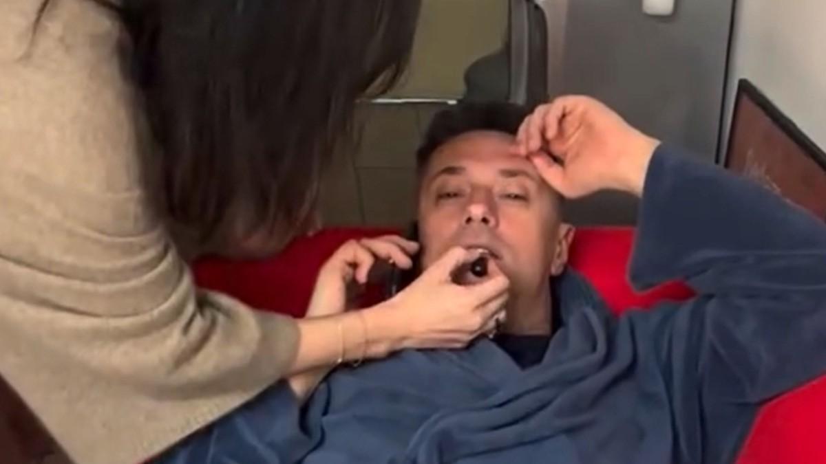 urnebesni-snimak-sloboda-micalovic-stavila-karmin-andriji-milosevicu,-pa-usledio-obrt-glumac-menja-boje:-“sta-je-bre-ovo?” urnebesni-snimak-sloboda-micalovic-stavila-karmin-andriji-milosevicu,-pa-usledio-obrt-glumac-menja-boje:-“sta-je-bre-ovo?”