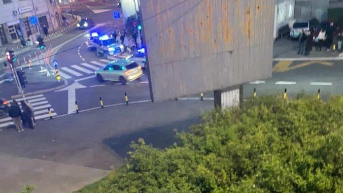 nozem-i-biber-sprejem-pretio-putniku!-sukob-u-autobusu-kod-brankovog-mosta:-napadac-pokusao-da-pobegne,-policija-ga-brzo-uhapsila