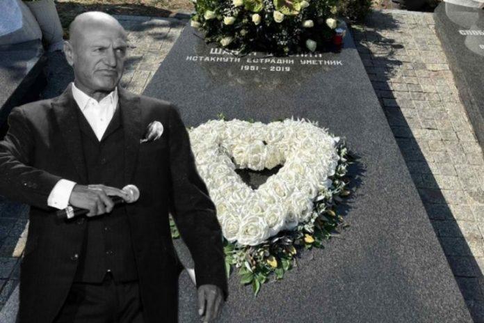 sta-se-desilo-na-grobu-sabana-saulica?!-pojavila-se-misteriozna-kutija,-a-evo-sta-se-nalazi-u-njoj!-(video)