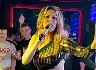 RADI MANOJLOVIĆ NA NASTUPU SEVNUO DONJI VEŠ Pevačica obukla haljinu sa riskantnim prorezima, videli joj se brushalter i gaćice (Foto) radi-manojlovic-na-nastupu-sevnuo-donji-ves-pevacica-obukla-haljinu-sa-riskantnim-prorezima,-videli-joj-se-brushalter-i-gacice-(foto)