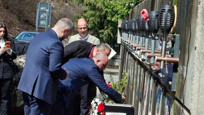 autobus-pun-daka-upao-u-nabujali-lim,-12-stradalo-tuga-duga-vec-22-godine:-“izvlacili-smo-ih-na-krov-autobusa,-skakali-u-vodu-da-ih-spasimo”