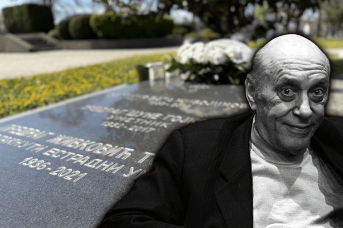 porodica-izasla-na-tozovcev-grob:-odrzan-pomen-legendarnom-pevacu!-(galerija)