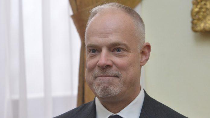 “obavestavamo-nato-o-situaciji,-srbija-nastavlja-istragu”-madarski-ministar-odbrane-o-eksplozivu-u-kanjizi:-“ovo-nije-igra,-pojacavamo-mere!”