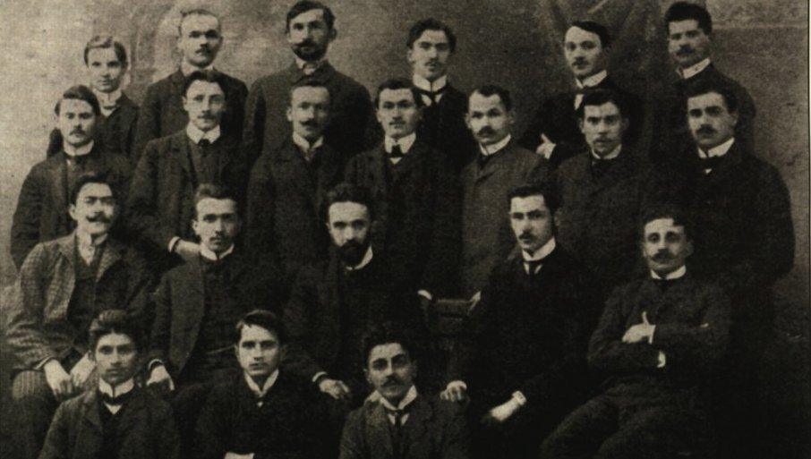 zagrebacki-srbi-u-muzici-se-opredeljuju-za-horove:-u-muzickom-zivotu-srba-u-zagrebu-nadmocno-je-vladalo-horsko-pevanje zagrebacki-srbi-u-muzici-se-opredeljuju-za-horove:-u-muzickom-zivotu-srba-u-zagrebu-nadmocno-je-vladalo-horsko-pevanje