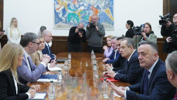 vucic-nastavio-konsultacije:-delegacija-sps-na-celu-sa-dacicem-stigla-na-razgovor-(foto,-video)