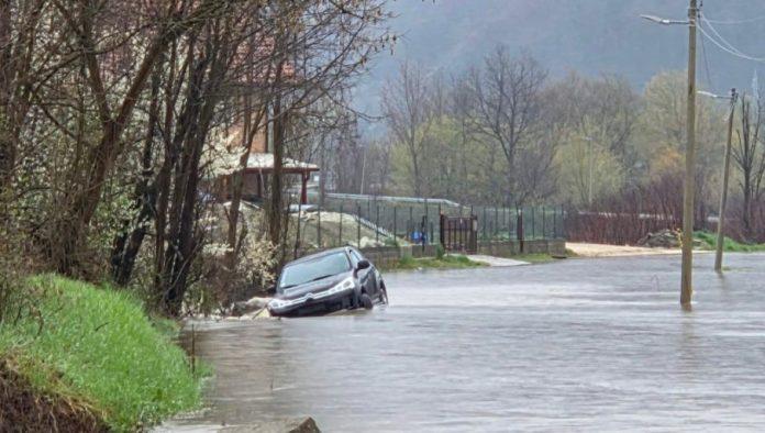 svs-zbog-obilnih-padavina-prati-situaciju-na-terenu:-moravicki-i-zlatiborski-okrug-pod-kontrolom-(foto)