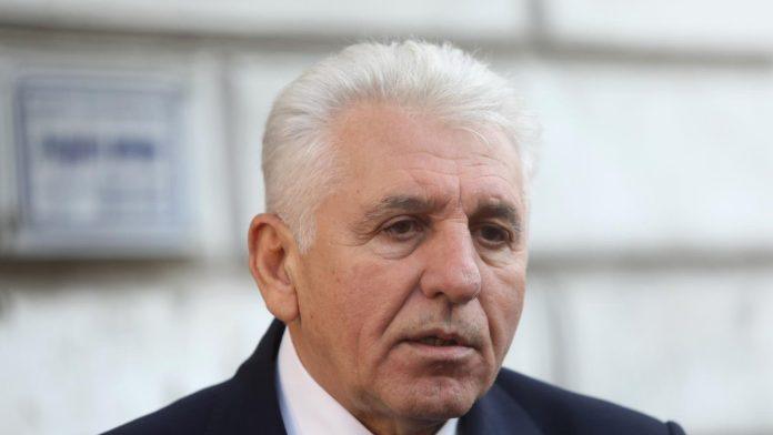 andelkovic:-dva-sluzbenika-poste-srbije-koja-su-privedena-u-kosovskoj-mitrovici-pustena,-trebalo-da-odnesu-penzije-iz-rudara