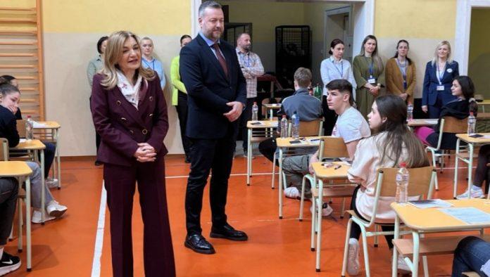 osmaci-bolje-uradili-srpski-od-matematike:-osnovne-skole-sabiraju-bodove-koje-su-osvojili-maturanti-na-probnom-zavrsnom-ispitu