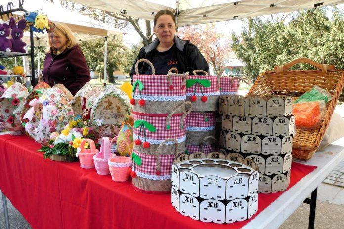standovi-u-znaku-praznika-otvoren-etno-bazar-“u-susret-vaskrsu”-(foto)
