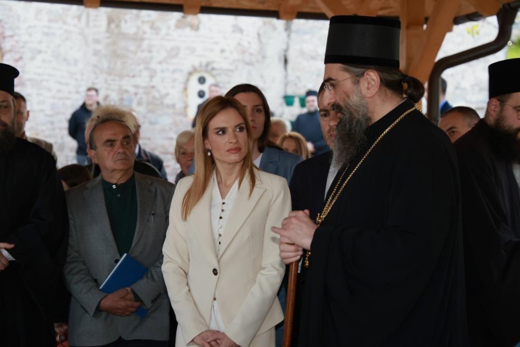 krst-od-gotovo-14-metara-na-mestu-slavne-pobede:-ministarka-stamenkovski-predstavila-idejno-resenje-za-obelezje-na-plocniku-(foto) krst-od-gotovo-14-metara-na-mestu-slavne-pobede:-ministarka-stamenkovski-predstavila-idejno-resenje-za-obelezje-na-plocniku-(foto)