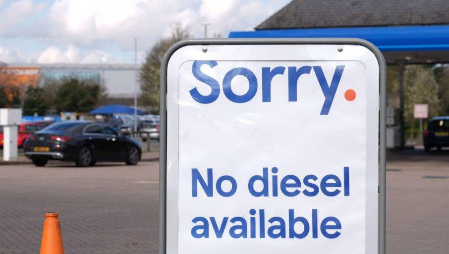 pumpe-ostale-bez-goriva:-haoticno-u-becu,-narod-strahuje pumpe-ostale-bez-goriva:-haoticno-u-becu,-narod-strahuje