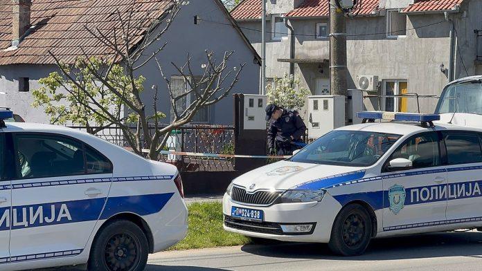 (foto,-video)-prve-slike-sa-mesta-ubistva-u-surcinu-nemanja-ubio-muskarca,-pa-telo-prekrio-krevetom!-ukrao-mu-auto-i-zakucao-se-u-betonski-krst!