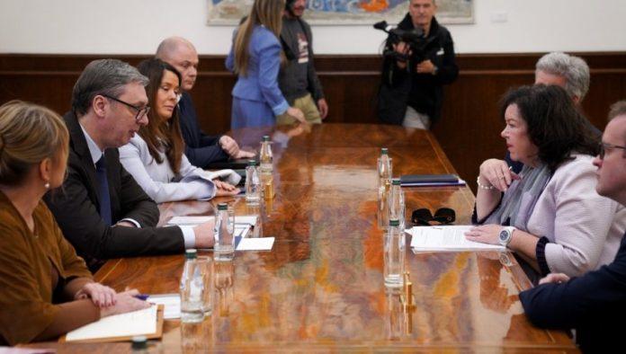vucic-se-sastao-sa-karen-pirs:-predsednik-razgovarao-sa-specijalnom-izaslanicom-ujedinjenog-kraljevstva-(foto)