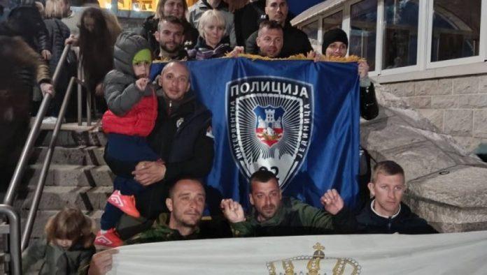 ni-lose-vreme-ih-nije-omelo:-pripadnici-ministarstva-pravde-i-mup-posle-15-dana-pesacenja-u-akciji-za-pomoc-sofiji-i-fedi-stigli-na-ostrog