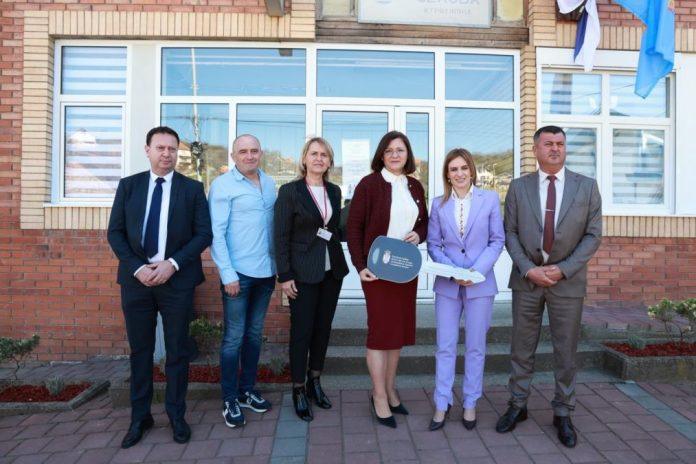 ministarka-durdevic-stamenkovski-o-rezultatima-posete-kursumliji:-od-otvaranja-igralista-za-decu-do-promocije-zakona-roditelj-negovatelj-–-veoma-uspesan-dan