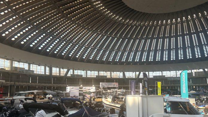 fica-na-vodi-ukrao-sou!-najskuplja-jahta-na-sajmu-nautike-kosta-450.000-evra:-evo-sta-su-posetioci-jos-mogli-da-vide-(foto)