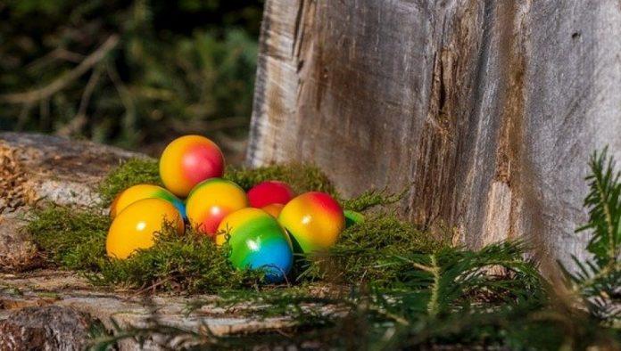 vulkan-jaja-za-vaskrs:-tehnika-farbanja-koju-ce-deca-obozavati-(video)