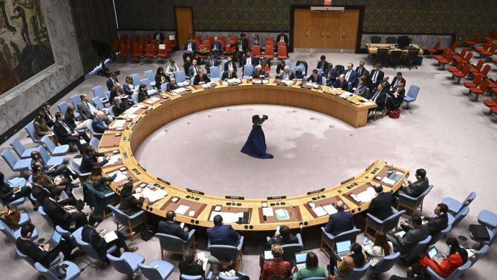 “situacija-na-severu-i-dalje-mirna-i-krhka”-danas-sednica-sb-un-o-kosovu,-sef-misije-peter-due-prvi-put-predstavlja-izvestaj-unmika