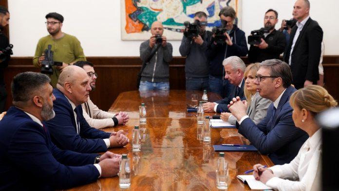vucic-nastavio-konsultacije:-sastao-se-sa-predstavnicima-udruzenih-sindikata-sloga,-na-razgovore-dolazi-i-sns-(foto,-video)