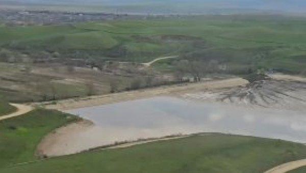 jako-losa-situacija:-vise-od-hiljadu-kuca-i-dalje-poplavljeno-(video) jako-losa-situacija:-vise-od-hiljadu-kuca-i-dalje-poplavljeno-(video)