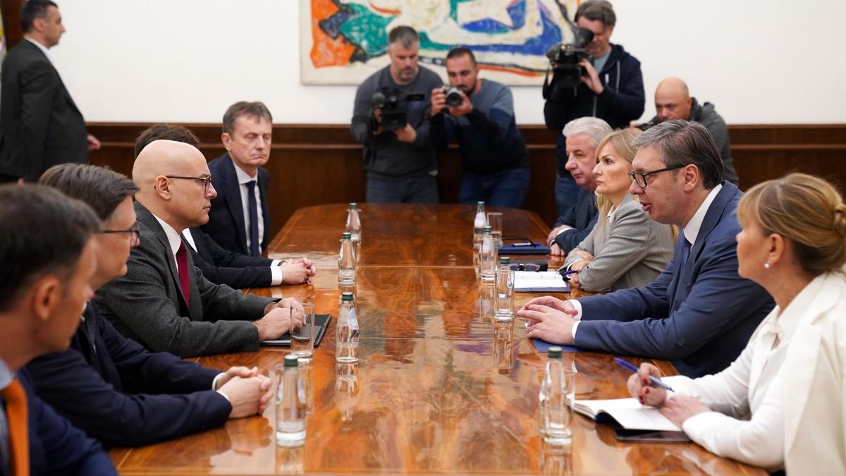 konsultacije-u-predsednistvu-vucic-sa-predstavnicima-dve-stranke,-na-razgovoru-vucevic-i-brnabic:-“spremni-za-izbore,-kad-god-da-budu”-(foto,-video) konsultacije-u-predsednistvu-vucic-sa-predstavnicima-dve-stranke,-na-razgovoru-vucevic-i-brnabic:-“spremni-za-izbore,-kad-god-da-budu”-(foto,-video)