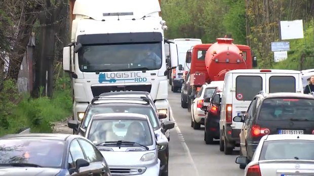 Празнични-талас-гужви-на-путевима-–-за-волан-уз-опрез-и-стрпљење Празнични-талас-гужви-на-путевима-–-за-волан-уз-опрез-и-стрпљење